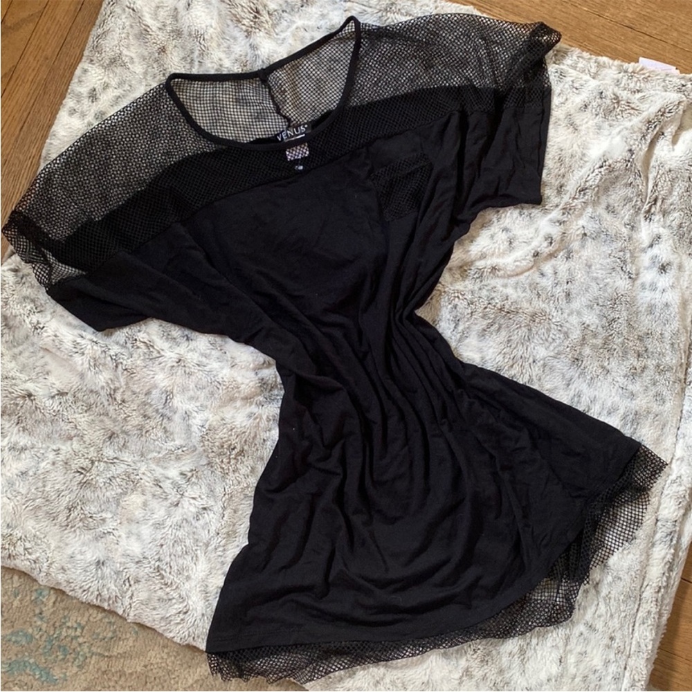 Venus fishnet solid tee black short sleeve